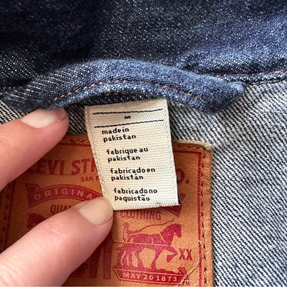 Levi Strauss Women’s Jean Jacket Size M - Picture 2 of 4
